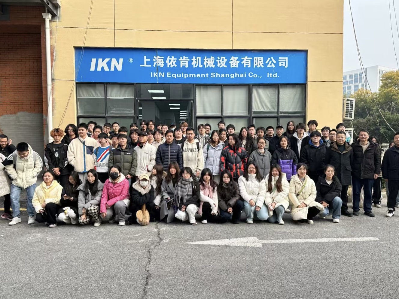 熱烈歡迎上海某高?；は到淌诩皩W生蒞臨我司參觀指導